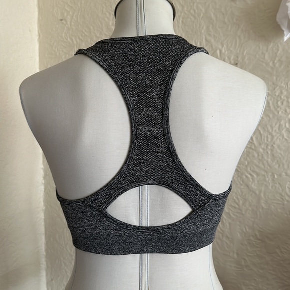 Victoria’s Secret VSX Heather Gray Keyhole Racerback Sports Bra Medium - Picture 1 of 7